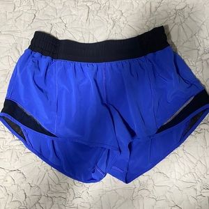 Lululemon Hotty Hot Size 6 2.5inch